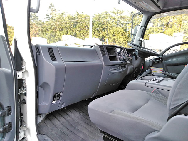 いすゞフォワード冷凍車（冷蔵車）中型（4t）[写真28]