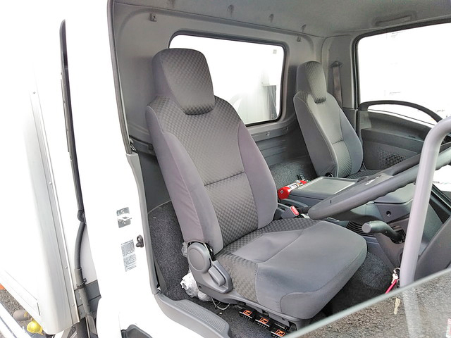 いすゞフォワード冷凍車（冷蔵車）中型（4t）[写真30]