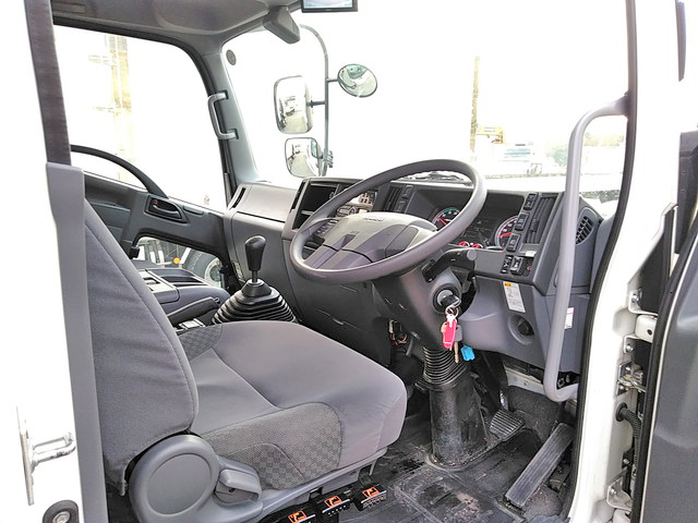 いすゞフォワード冷凍車（冷蔵車）中型（4t）[写真31]