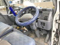 三菱ふそうキャンターガッツ平ボディ小型（2t・3t）[写真24]