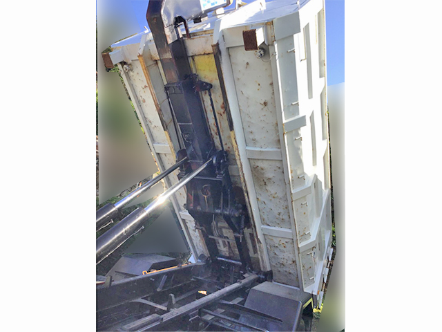 いすゞフォワードアームロール中型（4t）[写真13]