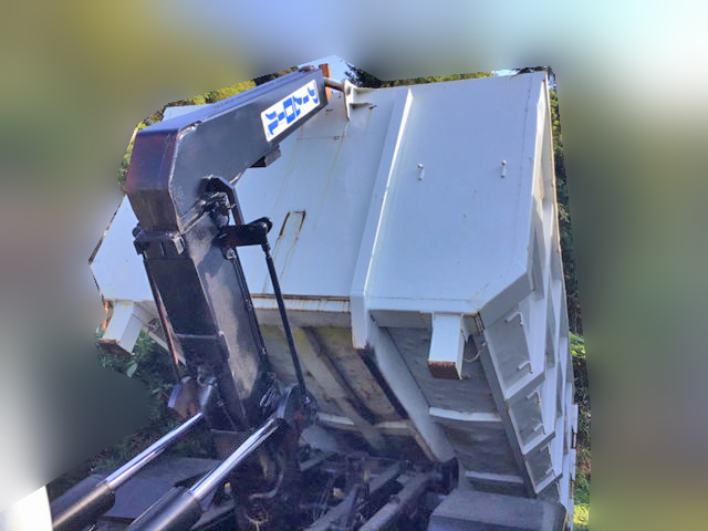 いすゞフォワードアームロール中型（4t）[写真06]