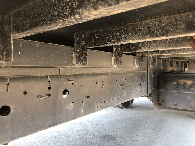 いすゞフォワードアルミバン中型（4t）[写真21]