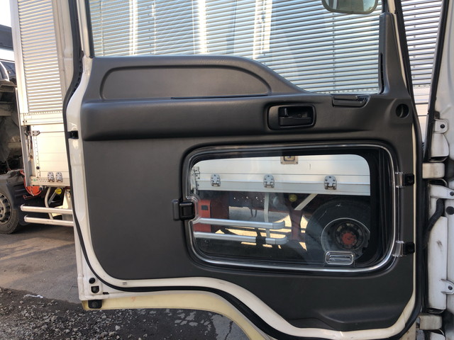 いすゞフォワードアルミバン中型（4t）[写真29]
