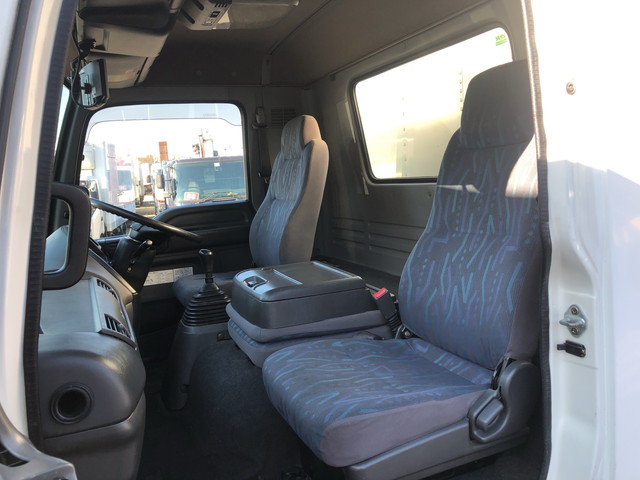 いすゞフォワードアルミバン中型（4t）[写真31]