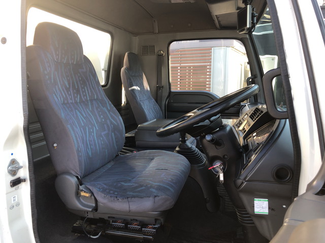 いすゞフォワードアルミバン中型（4t）[写真32]