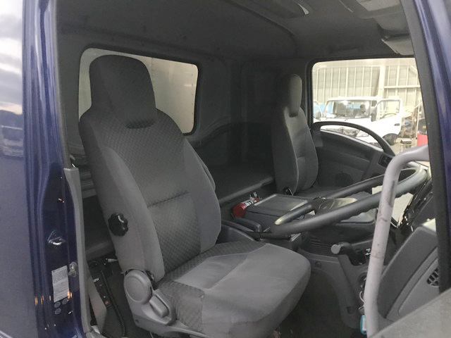 いすゞフォワードアルミバン中型（4t）[写真31]