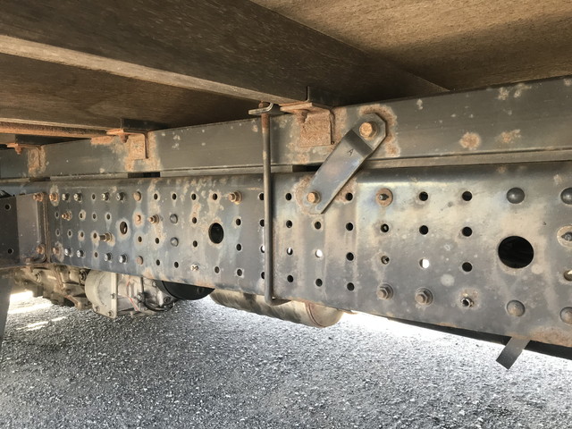 三菱ふそうキャンター平ボディ小型（2t・3t）[写真16]