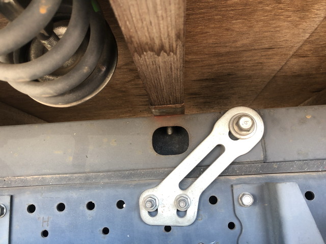 いすゞエルフ平ボディ小型（2t・3t）[写真12]