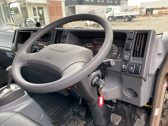 いすゞエルフアルミバン小型（2t・3t）[写真32]