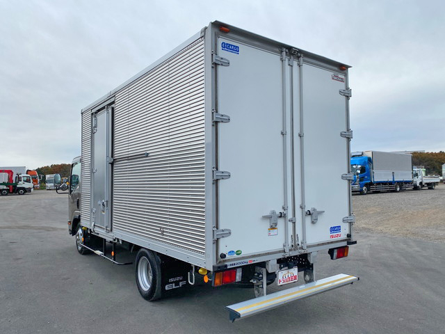 いすゞエルフアルミバン小型（2t・3t）[写真04]