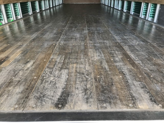 いすゞフォワードアルミバン中型（4t）[写真11]