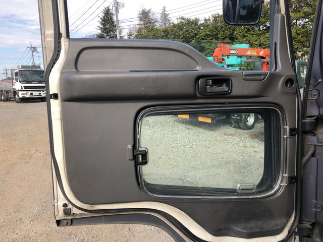 いすゞフォワードアルミウイング中型（4t）[写真25]