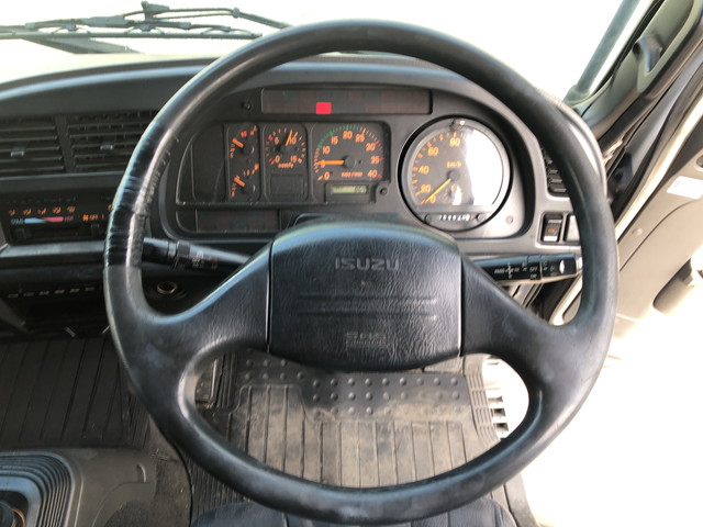 いすゞフォワードアルミウイング中型（4t）[写真36]