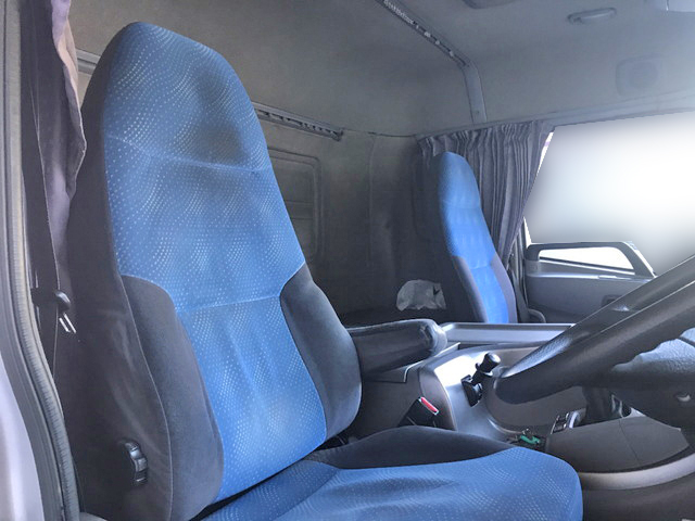 UDトラックスクオンアルミウイング大型（10t）[写真24]