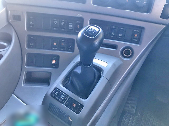 UDトラックスクオンアルミウイング大型（10t）[写真28]