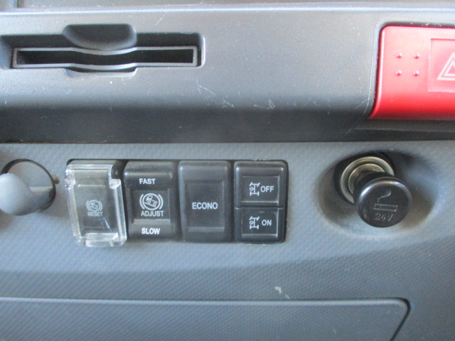 いすゞエルフユニック4段小型（2t・3t）[写真33]