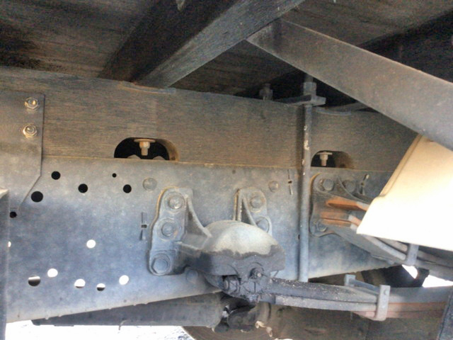 いすゞフォワード平ボディ中型（4t）[写真22]