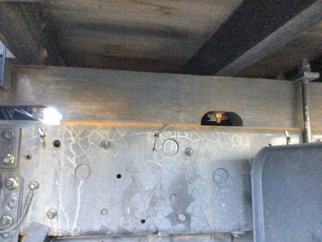 いすゞフォワード平ボディ中型（4t）[写真25]