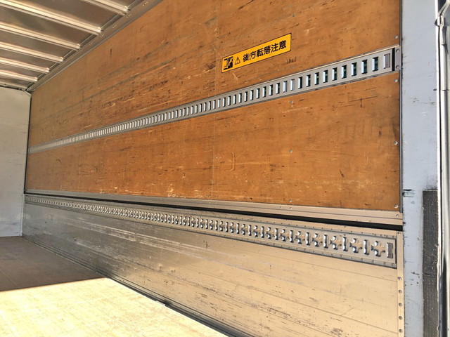 いすゞフォワードアルミウイング中型（4t）[写真13]