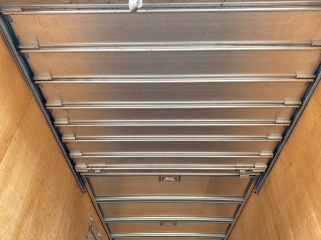 いすゞエルフアルミバン小型（2t・3t）[写真12]