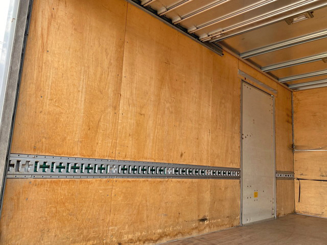 いすゞエルフアルミバン小型（2t・3t）[写真13]