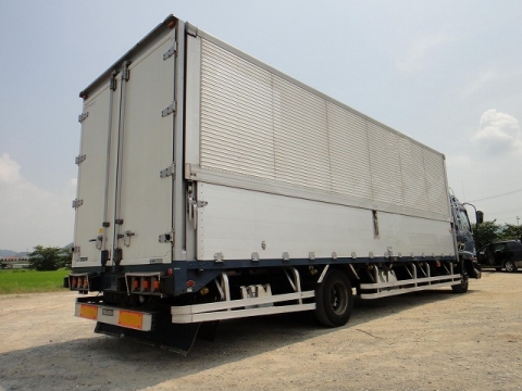 いすゞフォワードアルミウイング中型（4t）[写真02]