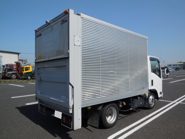 いすゞエルフアルミバン小型（2t・3t）[写真02]