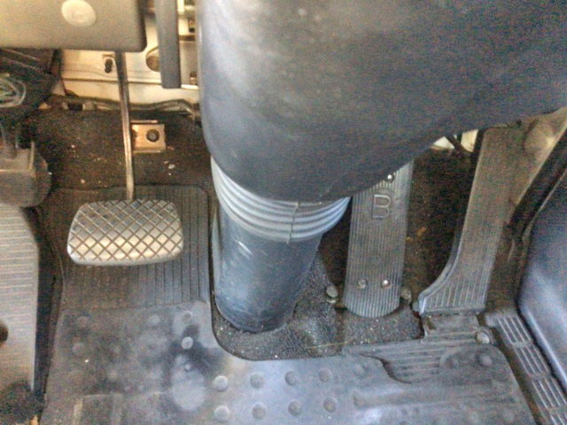 いすゞフォワード平ボディ中型（4t）[写真25]