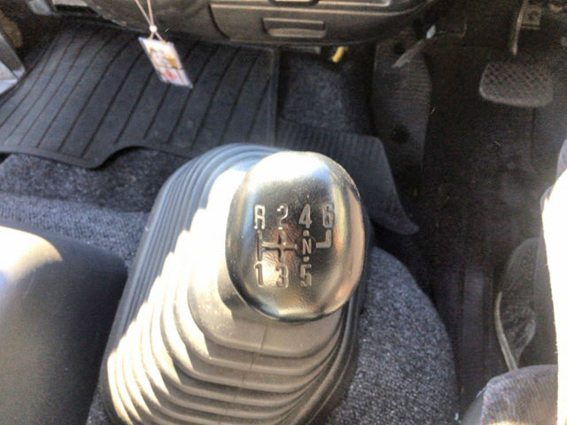 いすゞフォワード平ボディ中型（4t）[写真26]