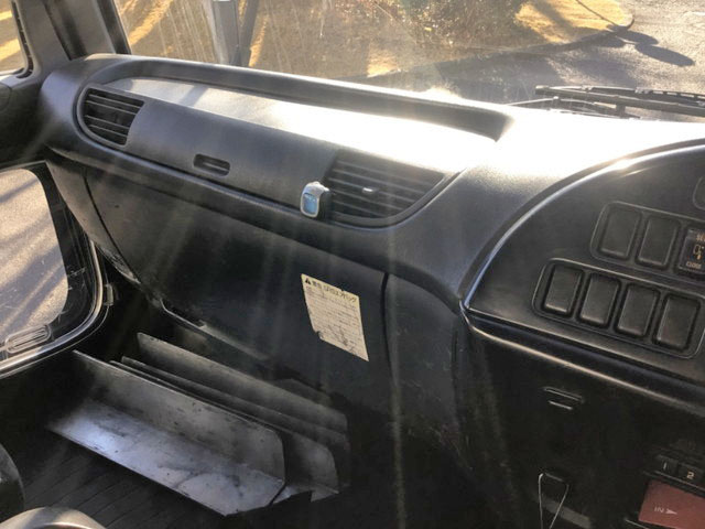 いすゞフォワード平ボディ中型（4t）[写真29]