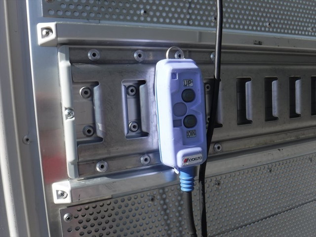 日野レンジャー冷凍車（冷蔵車）中型（4t）[写真12]