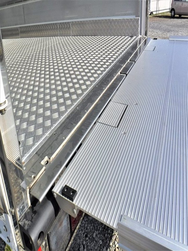 日野レンジャー冷凍車（冷蔵車）中型（4t）[写真14]