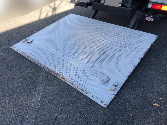 三菱ふそうキャンターアルミバン小型（2t・3t）[写真12]