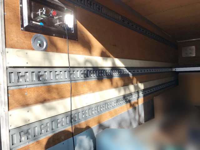 三菱ふそうキャンターアルミバン小型（2t・3t）[写真14]