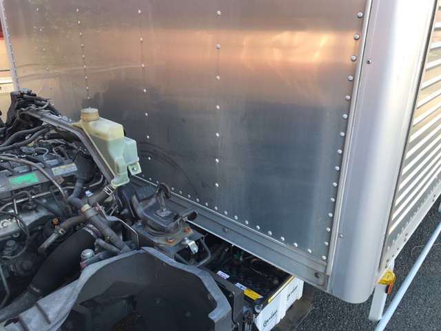 三菱ふそうキャンターアルミバン小型（2t・3t）[写真08]