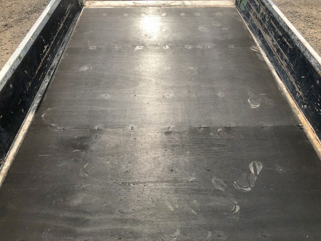 いすゞエルフ平ボディ小型（2t・3t）[写真17]