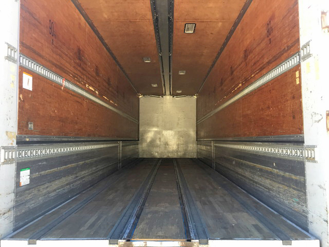 いすゞギガアルミウイング大型（10t）[写真13]