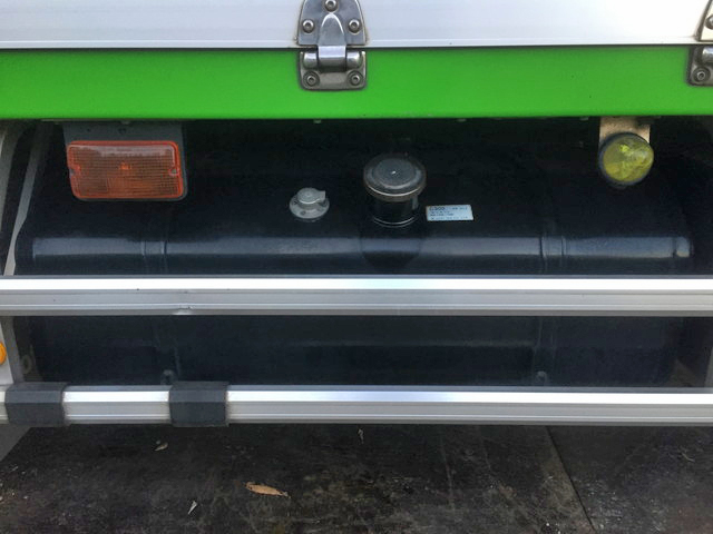 いすゞギガアルミウイング大型（10t）[写真20]