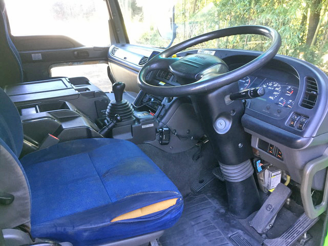 いすゞギガアルミウイング大型（10t）[写真32]