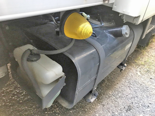 三菱ふそうキャンターアルミバン小型（2t・3t）[写真17]