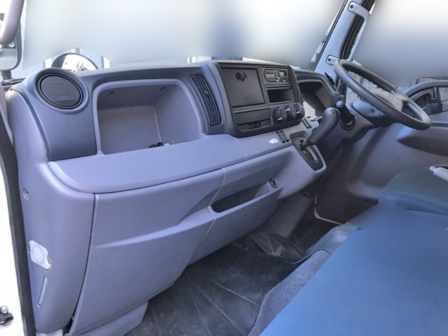 三菱ふそうキャンターアルミバン小型（2t・3t）[写真28]