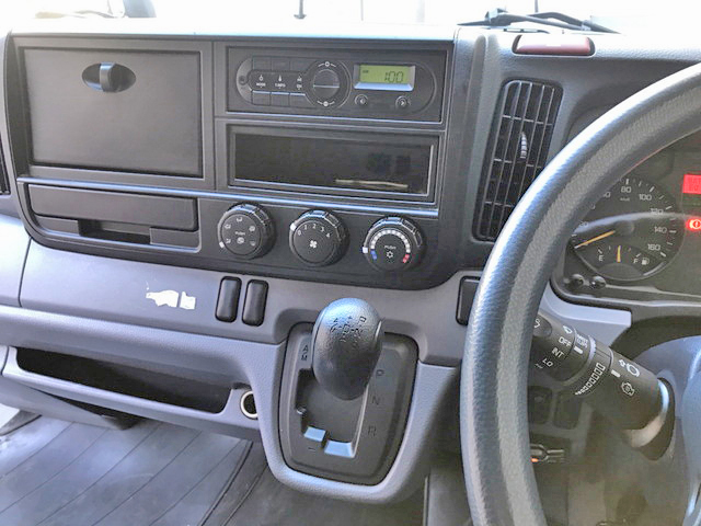 三菱ふそうキャンターアルミバン小型（2t・3t）[写真34]