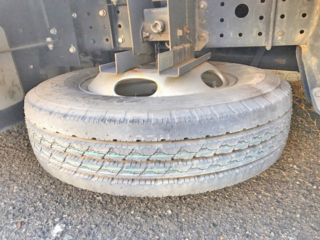 三菱ふそうキャンターアルミバン小型（2t・3t）[写真14]