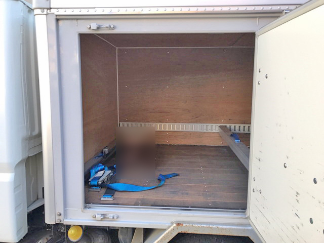 三菱ふそうキャンターアルミバン小型（2t・3t）[写真07]