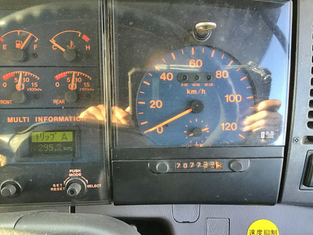 日野プロフィア幌ウイング大型（10t）[写真24]