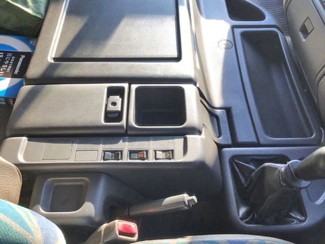 日野プロフィア幌ウイング大型（10t）[写真25]