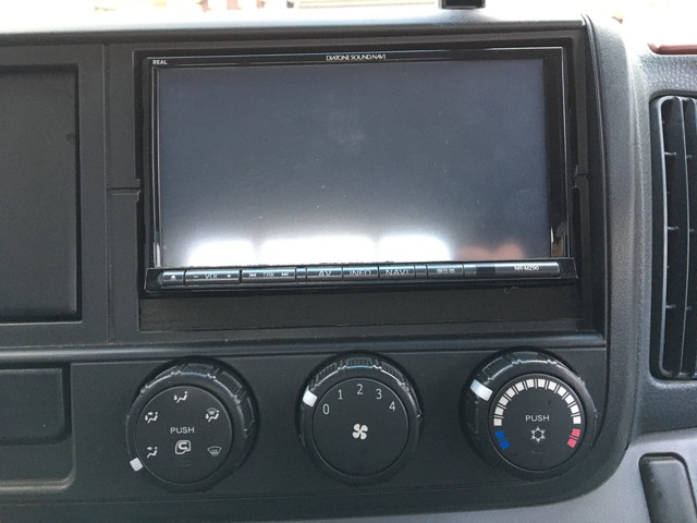 三菱ふそうキャンター平ボディ小型（2t・3t）[写真32]