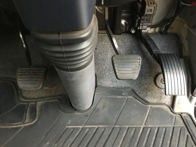 三菱ふそうキャンター平ボディ小型（2t・3t）[写真37]