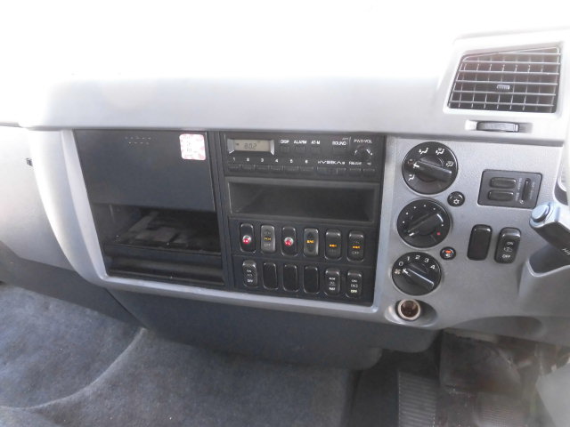 三菱ふそうファイターアルミウイング中型（4t）[写真11]